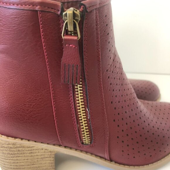 Journee Collection Meleny Ankle Boots Faux Leather Red Bootie Womens Sz 5.5 - Picture 6 of 10